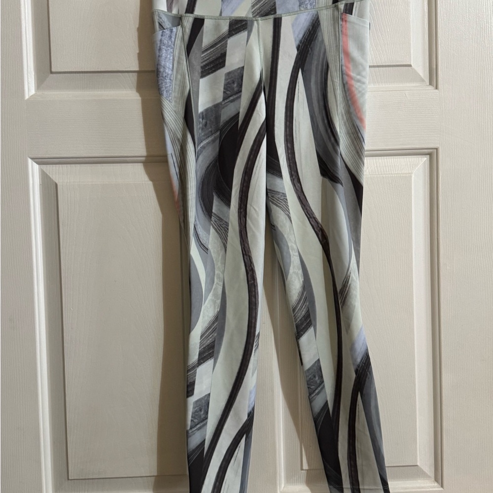 CALIA by Carrie Underwood Black and Gray Patterned Leggings